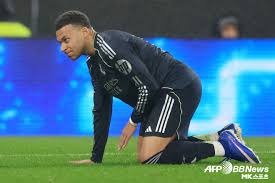 西媒：安苏·法蒂努力训练却得不到机会，其父要求巴萨做出解释